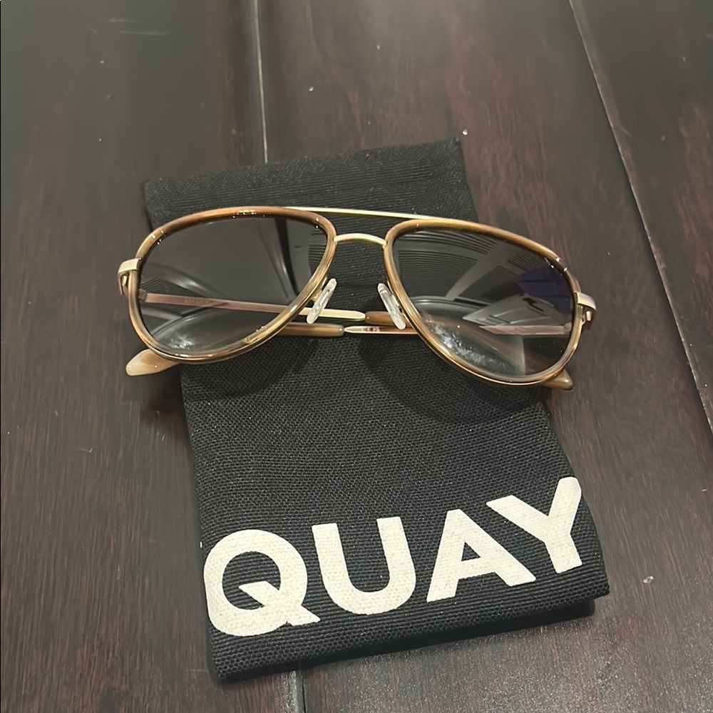 QUAY Women’s Aviators